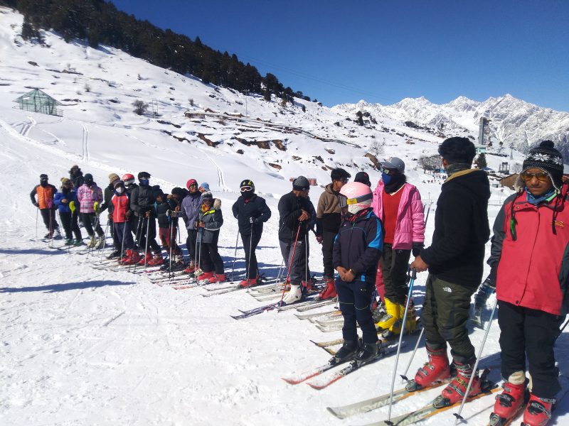 ski classes at auli